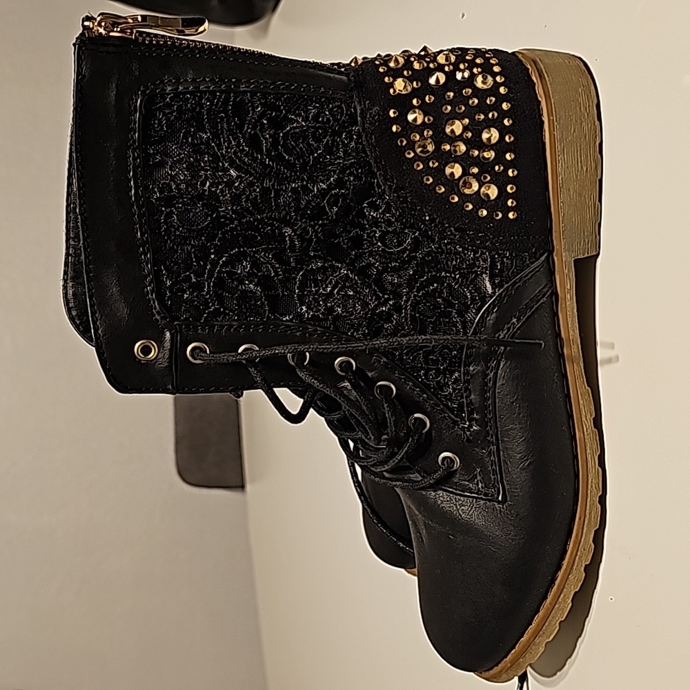 Via Pinky lace-up ankle Boots Size 7